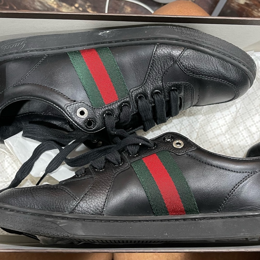Gucci low top sneakers